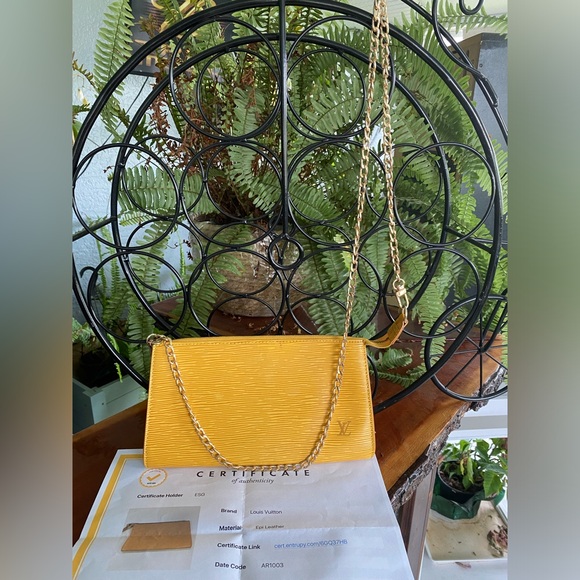 Louis Vuitton Pochette Crossbody W/Certificate of Authenticity - Picture 1 of 11
